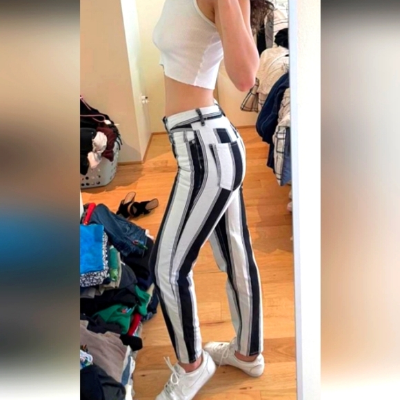 Urban Outfitters💨 - Picture 2 of 3